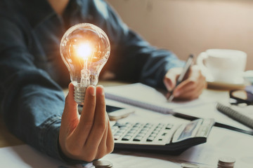 靠劳动成功的名人事例有哪些？