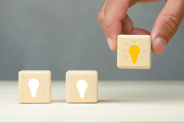 长方形电子闹钟怎么设置