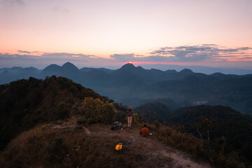 靠劳动成功的名人事例有哪些？