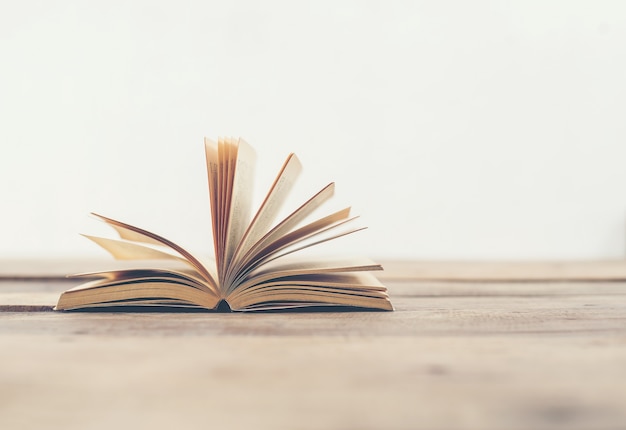 长方形电子闹钟怎么设置